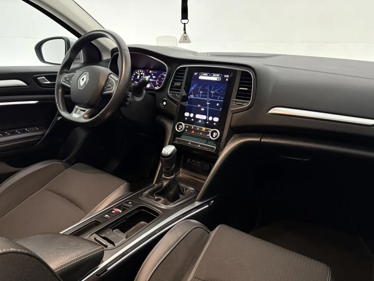 1.3 TCe Business Edition One | Camera | HuD | Virtual | Bose | Sfeer | Trekhaak | Carplay | Cruise