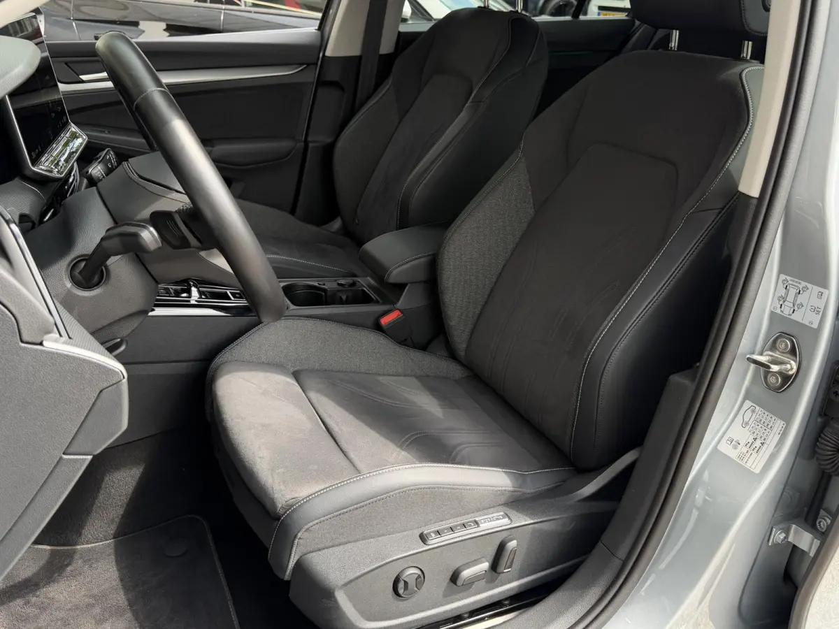 1.5 eHybrid Life Edition PHEV | ERGO Massage | LED | Camera | ACC | Sfeerverlichting ( Vestiging - Vianen)