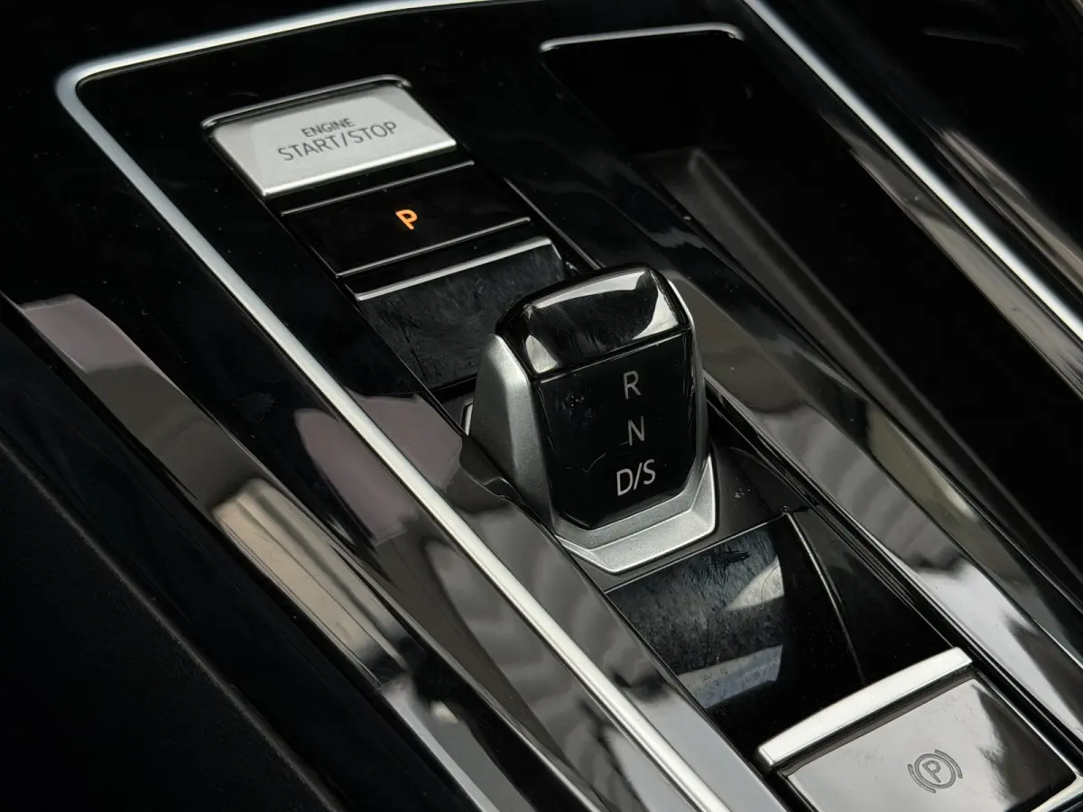 1.5 eHybrid Life Edition PHEV | ERGO Massage | LED | Camera | ACC | Sfeerverlichting ( Vestiging - Vianen)