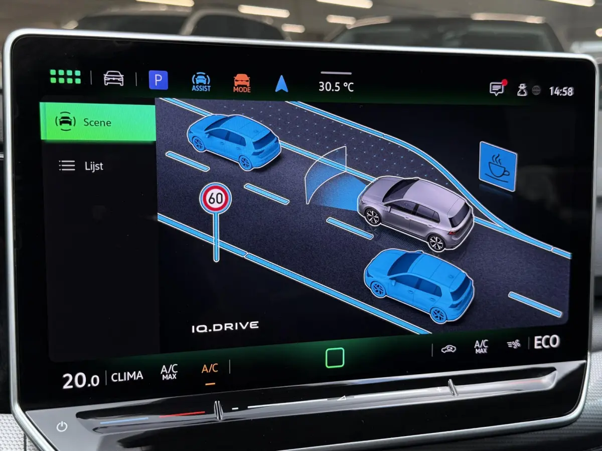 1.5 eHybrid Life Edition PHEV | ERGO Massage | LED | Camera | ACC | Sfeerverlichting ( Vestiging - Vianen)
