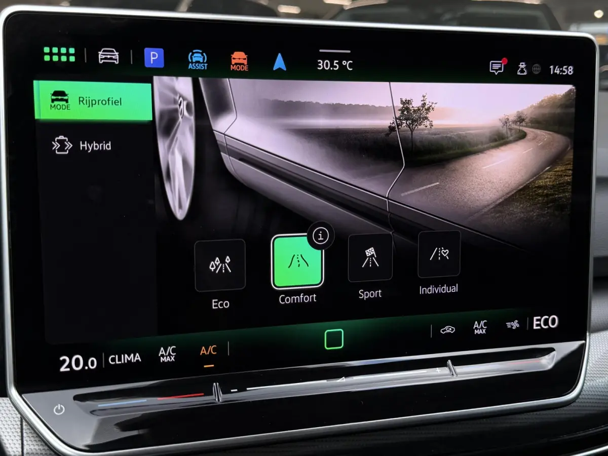 1.5 eHybrid Life Edition PHEV | ERGO Massage | LED | Camera | ACC | Sfeerverlichting ( Vestiging - Vianen)