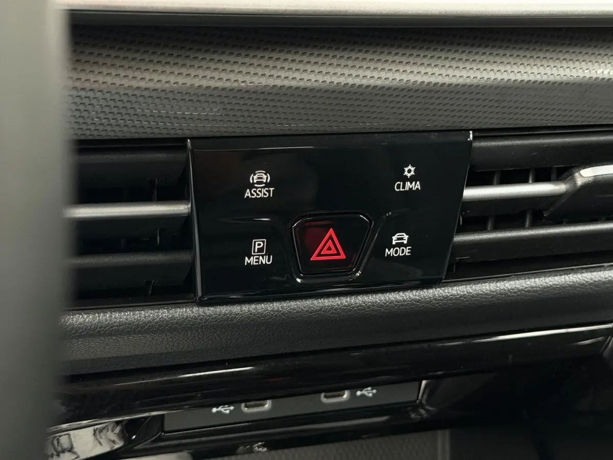 1.5 eHybrid Life Edition PHEV | ERGO Massage | LED | Camera | ACC | Sfeerverlichting ( Vestiging - Vianen)