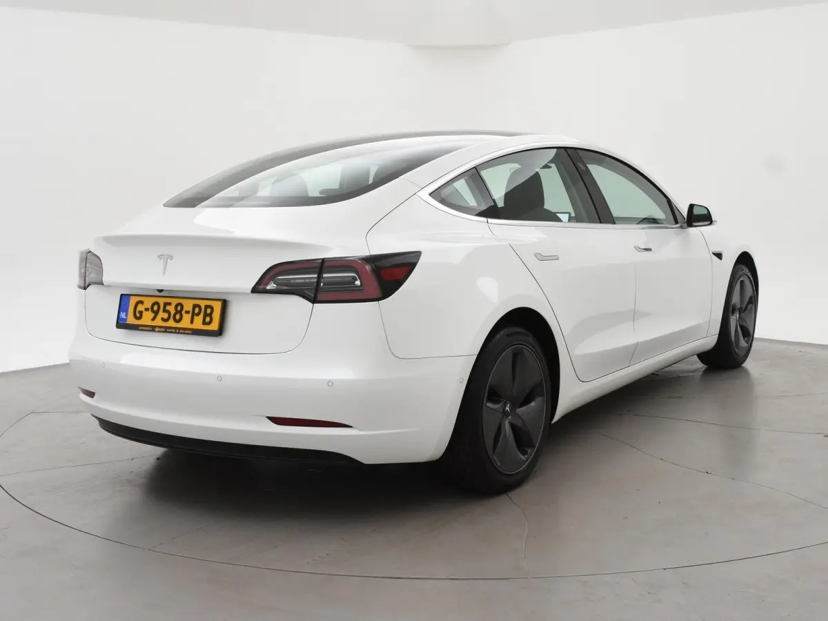 Standard RWD Plus 60 kWh + PANORAMA | LEDER | CAMERA