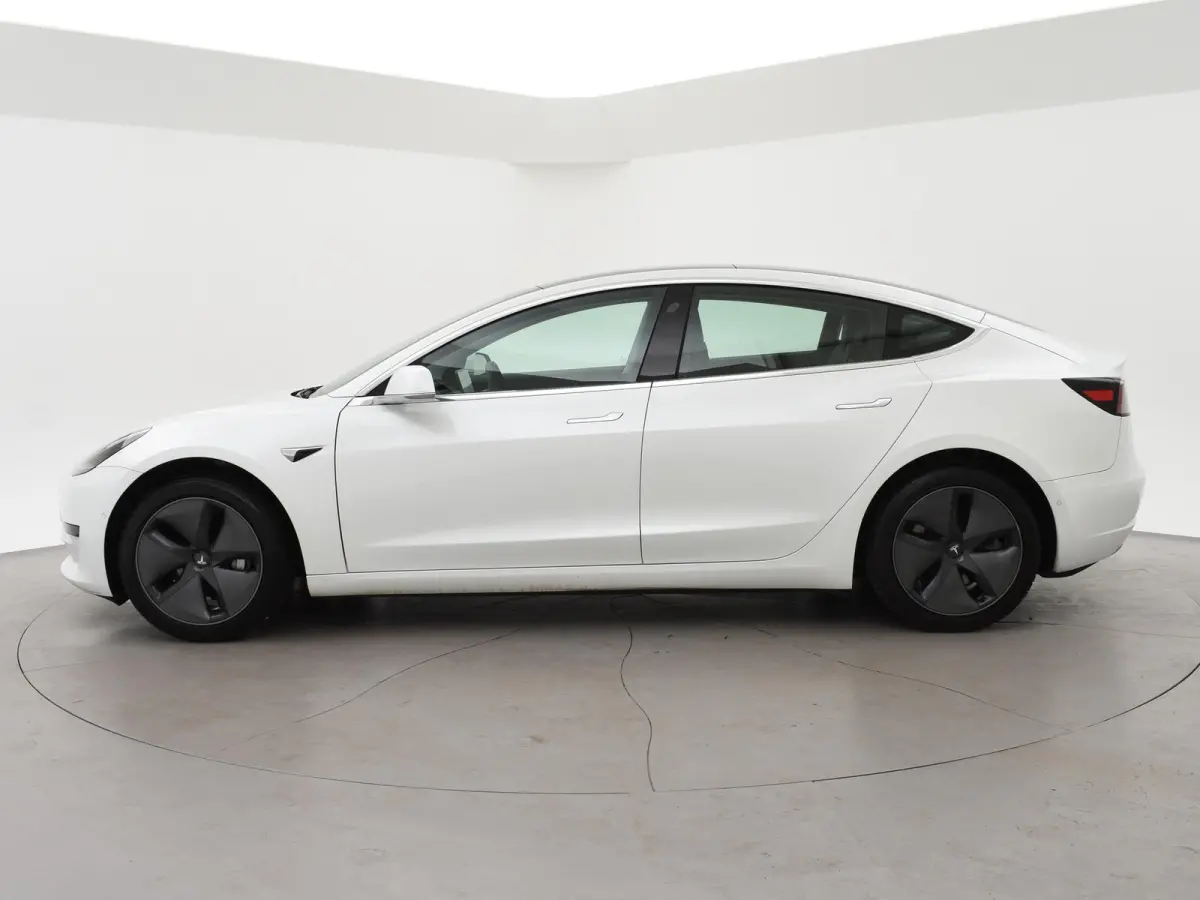 Standard RWD Plus 60 kWh + PANORAMA | LEDER | CAMERA