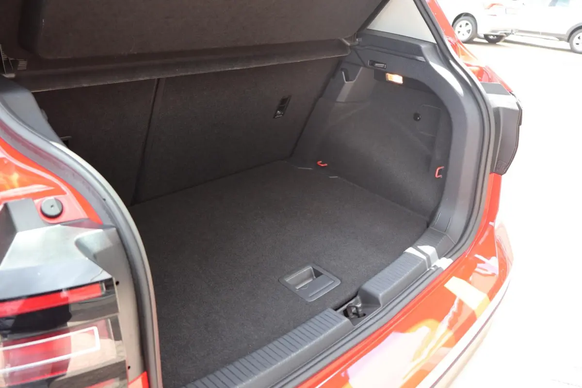 1.0 TSI 110pk DSG Life | Apple Carplay | PDC | Adaptive Cruise | Climate Control