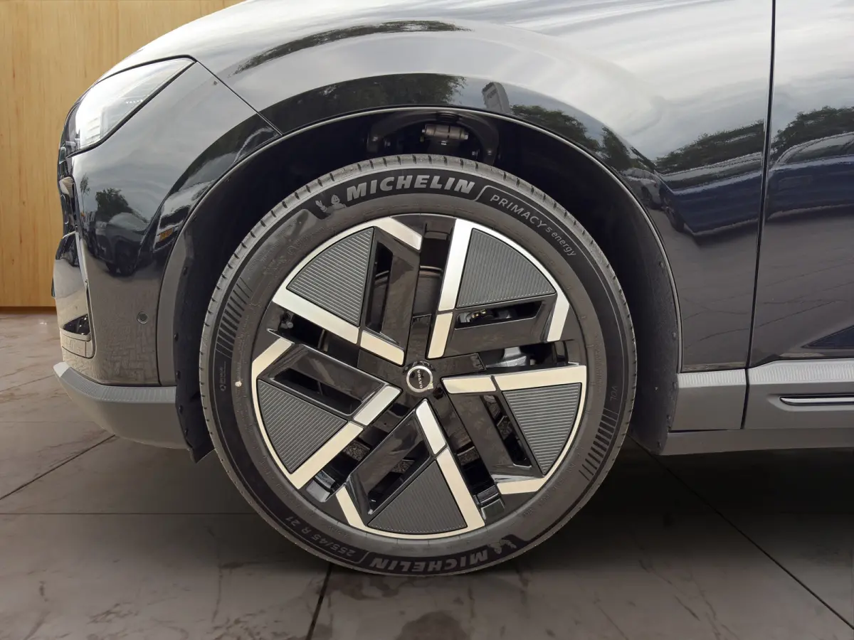 375 kW P10 electric Ultra AWD | BLIS | Stoel + Stuur Verwarming | Stoel Massage | 360 Camera | Pilot Assist | Panoramadak |