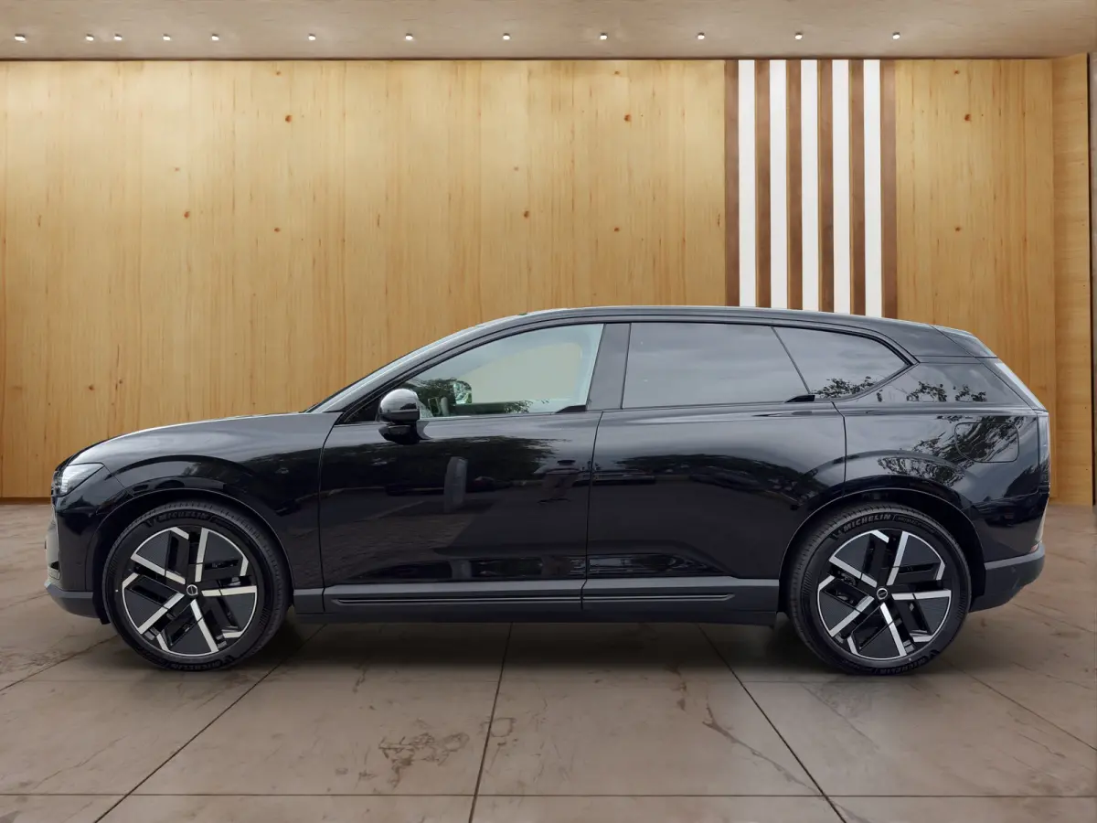375 kW P10 electric Ultra AWD | BLIS | Stoel + Stuur Verwarming | Stoel Massage | 360 Camera | Pilot Assist | Panoramadak |
