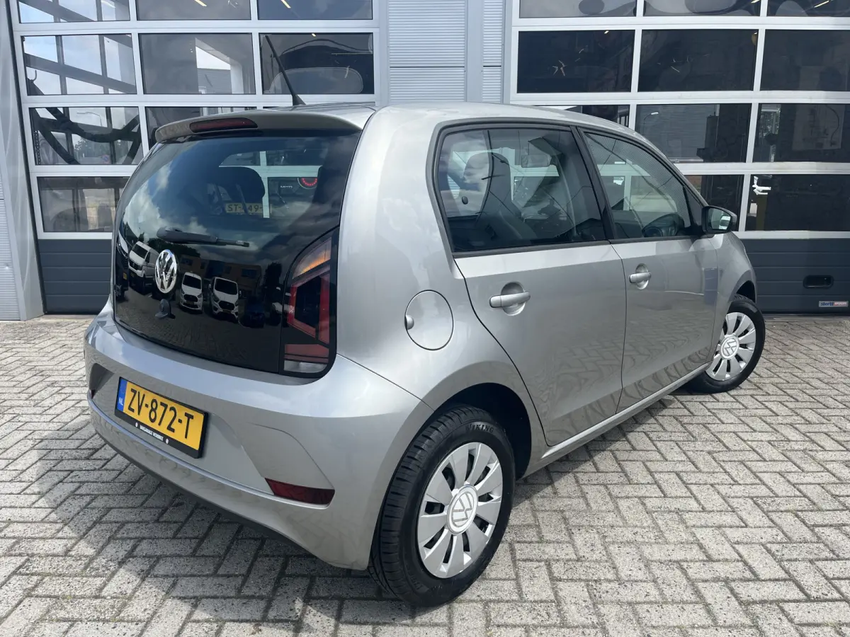 Up! 1.0 BMT move up! | Airco | NL Auto | Bluetooth | Elektrisch verstelbare spiegels | Onderhoudsboek compleet! | Automatische dimlichten / Lichtsensor |