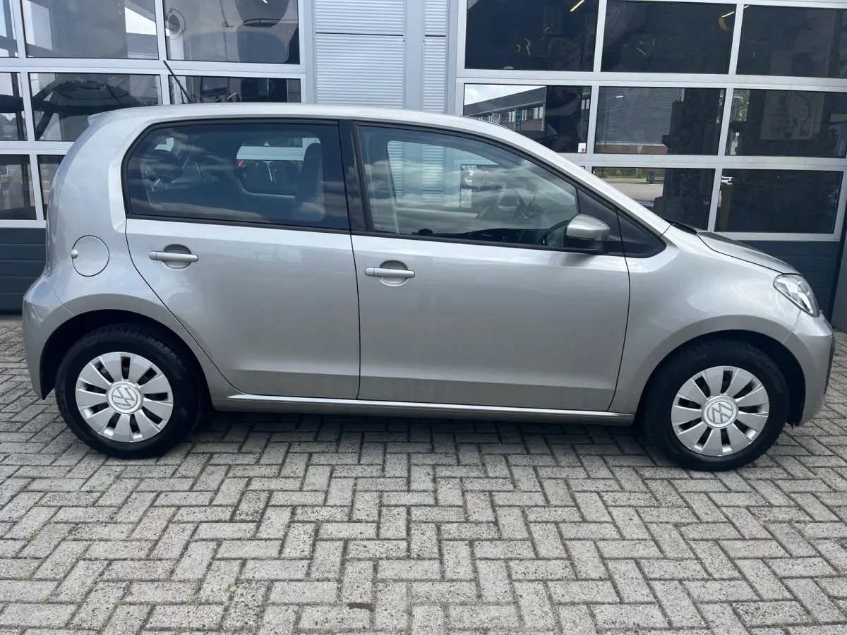 Up! 1.0 BMT move up! | Airco | NL Auto | Bluetooth | Elektrisch verstelbare spiegels | Onderhoudsboek compleet! | Automatische dimlichten / Lichtsensor |
