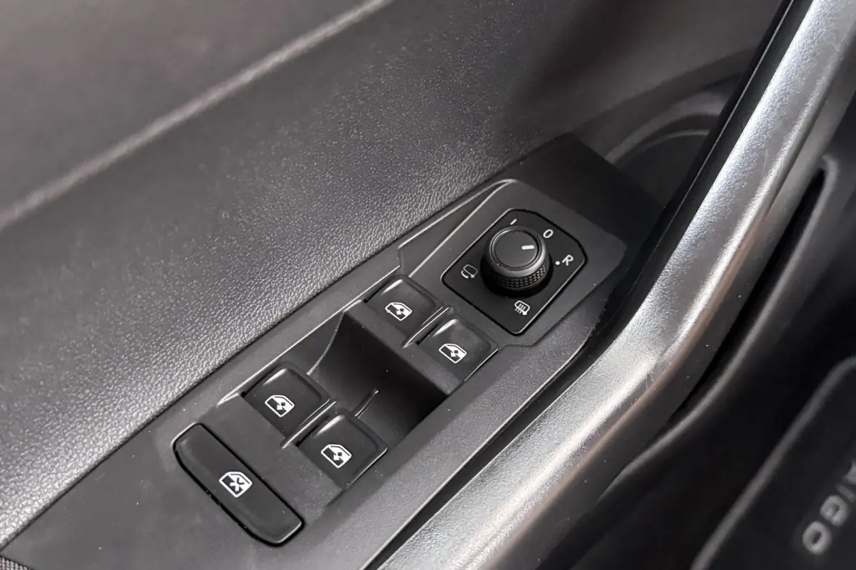 1.0 TSI 111 PK Aut. Business Carplay Adapt. Cruise Digi. Dash.