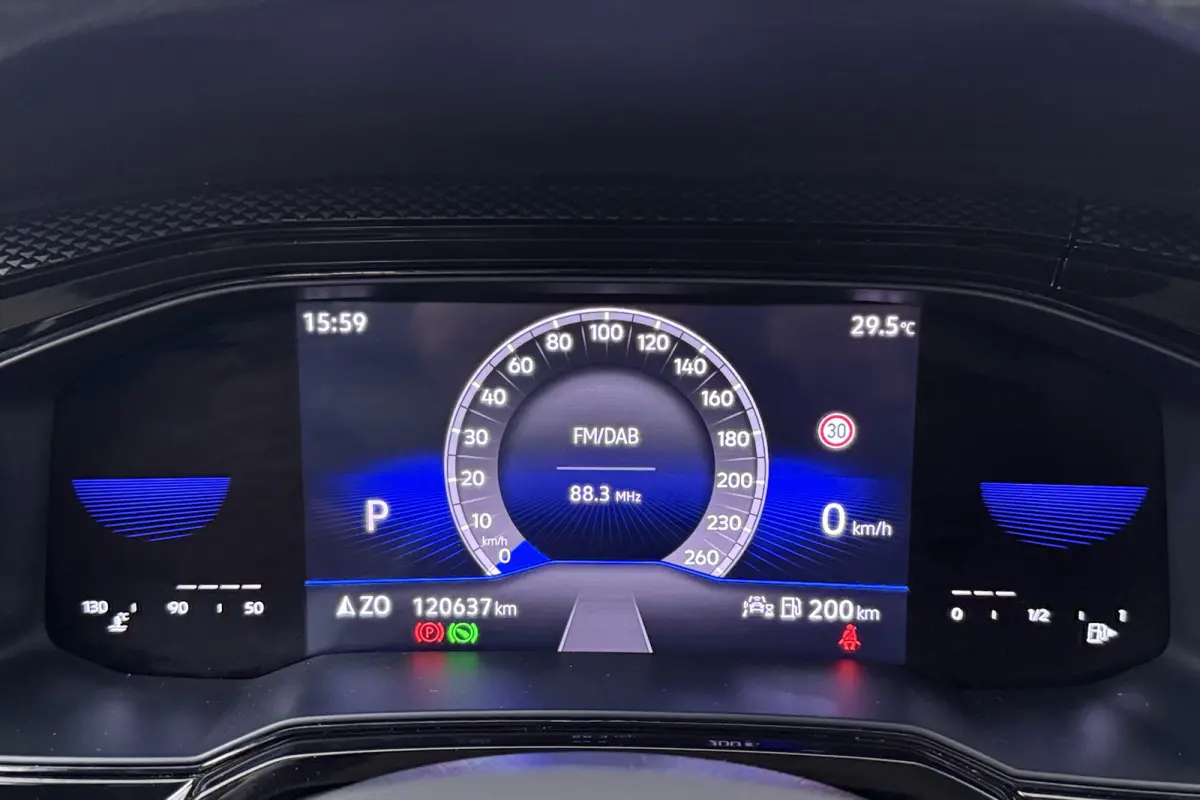 1.0 TSI 111 PK Aut. Business Carplay Adapt. Cruise Digi. Dash.