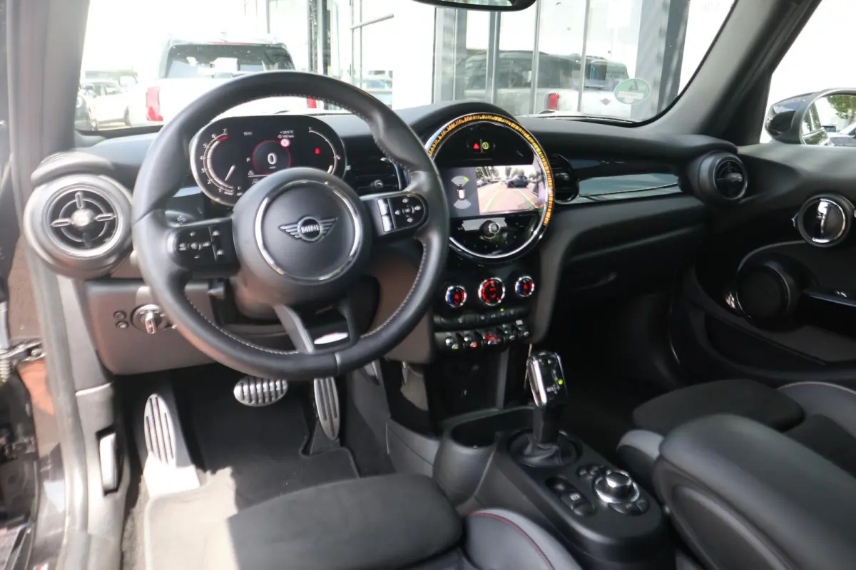 1.5 John Cooper Works | achteruitrijcamera | Adaptive Cruise Control | Panoramadak