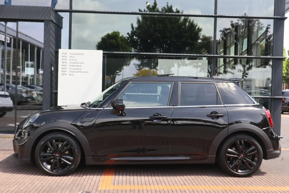 1.5 John Cooper Works | achteruitrijcamera | Adaptive Cruise Control | Panoramadak