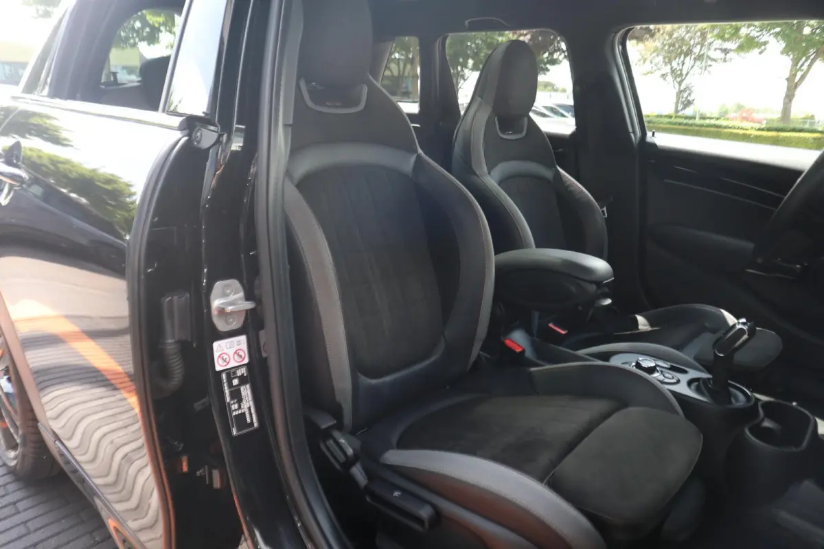 1.5 John Cooper Works | achteruitrijcamera | Adaptive Cruise Control | Panoramadak