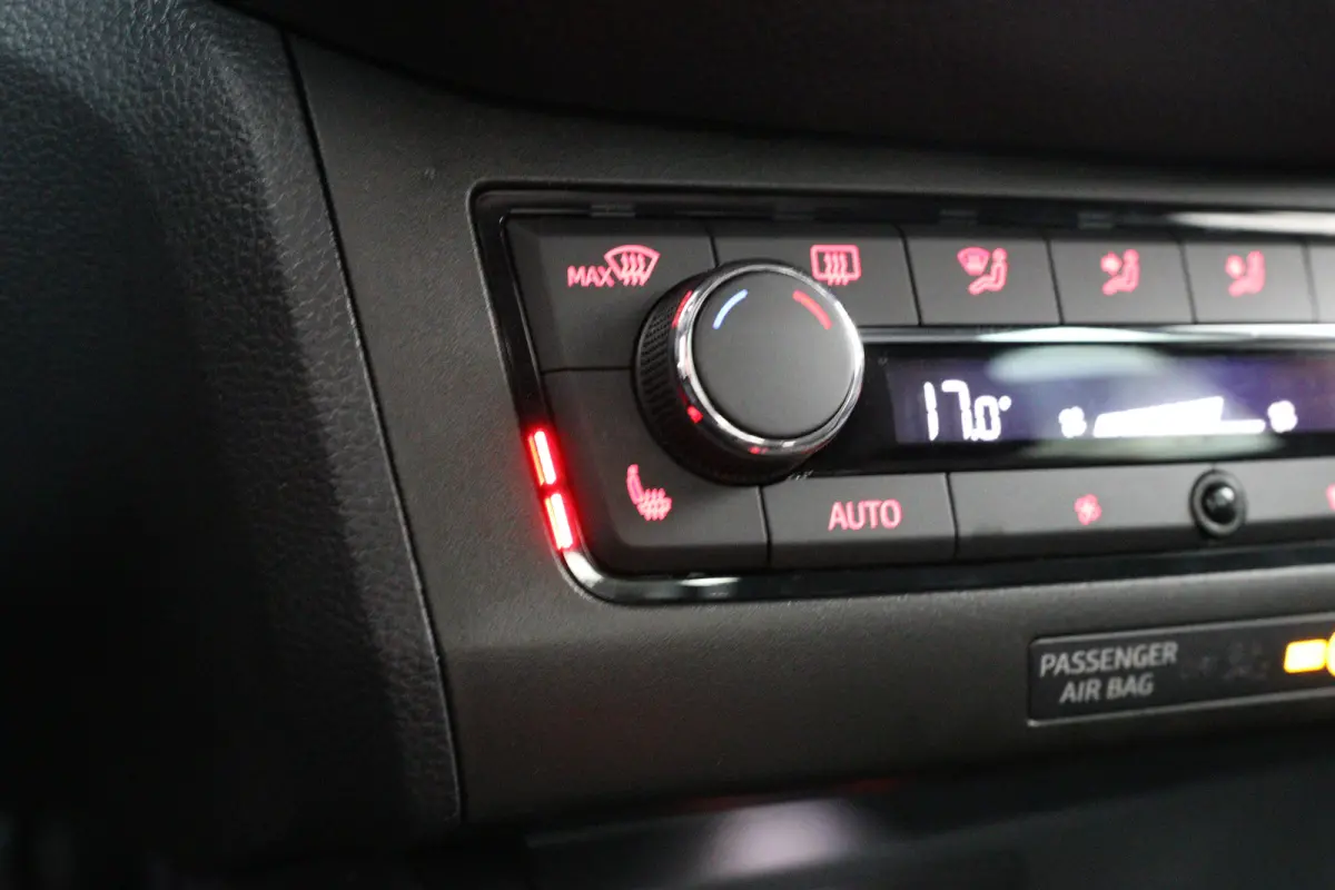 1.0 TSI FR Business Intense Plus | Open Dak | Virtual | LED | Navi | Cruise Adaptive | Stoelverwarming | Clima | Keyless | DAB | Parkeersensoren
