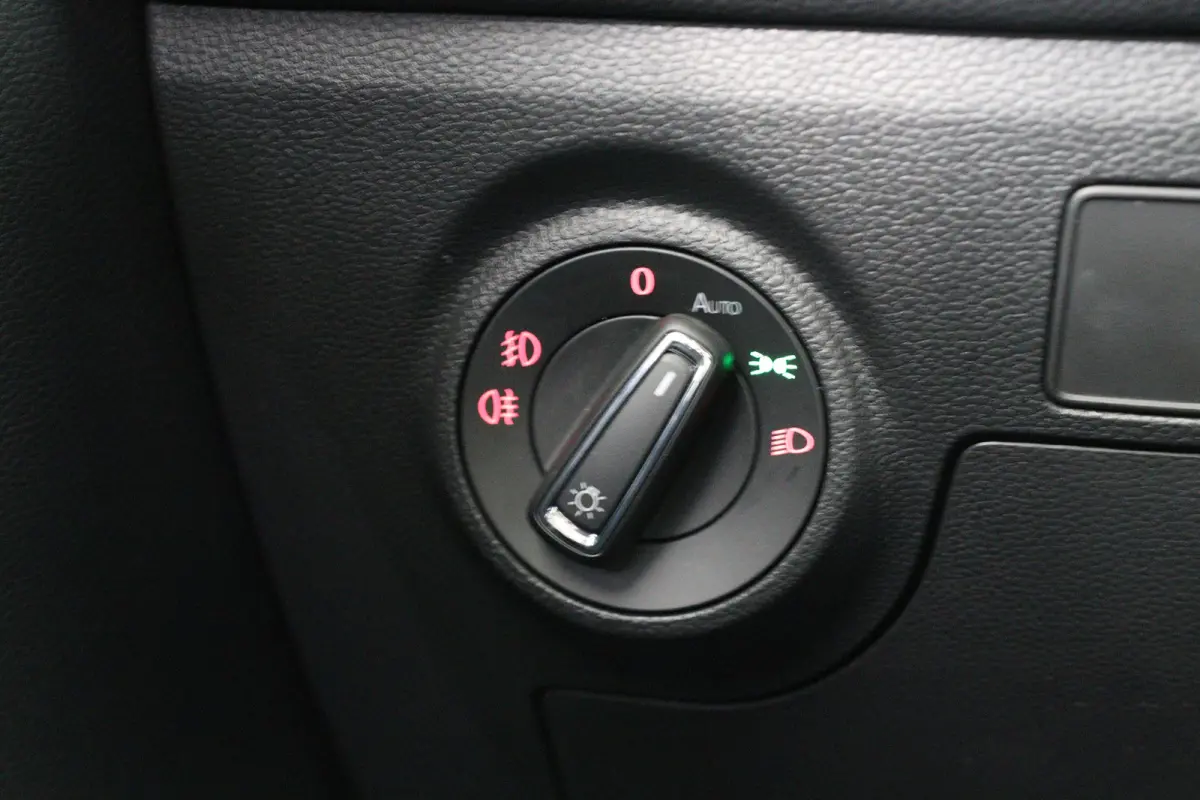 1.0 TSI FR Business Intense Plus | Open Dak | Virtual | LED | Navi | Cruise Adaptive | Stoelverwarming | Clima | Keyless | DAB | Parkeersensoren