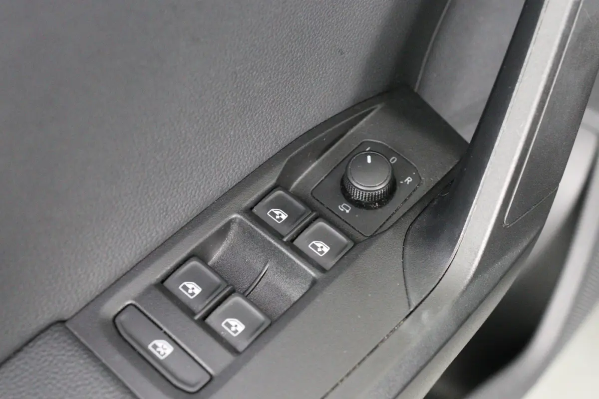 1.0 TSI FR Business Intense Plus | Open Dak | Virtual | LED | Navi | Cruise Adaptive | Stoelverwarming | Clima | Keyless | DAB | Parkeersensoren