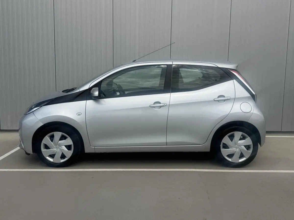 1.0 VVT-i x-play|Automaat|NL-Auto|Camera