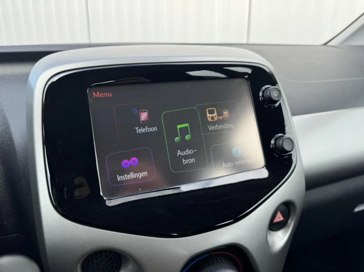 1.0 VVT-i x-play|Automaat|NL-Auto|Camera