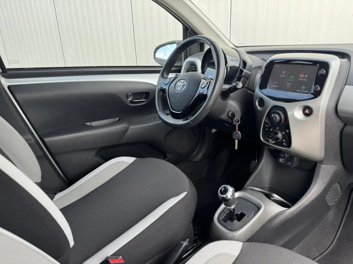 1.0 VVT-i x-play|Automaat|NL-Auto|Camera