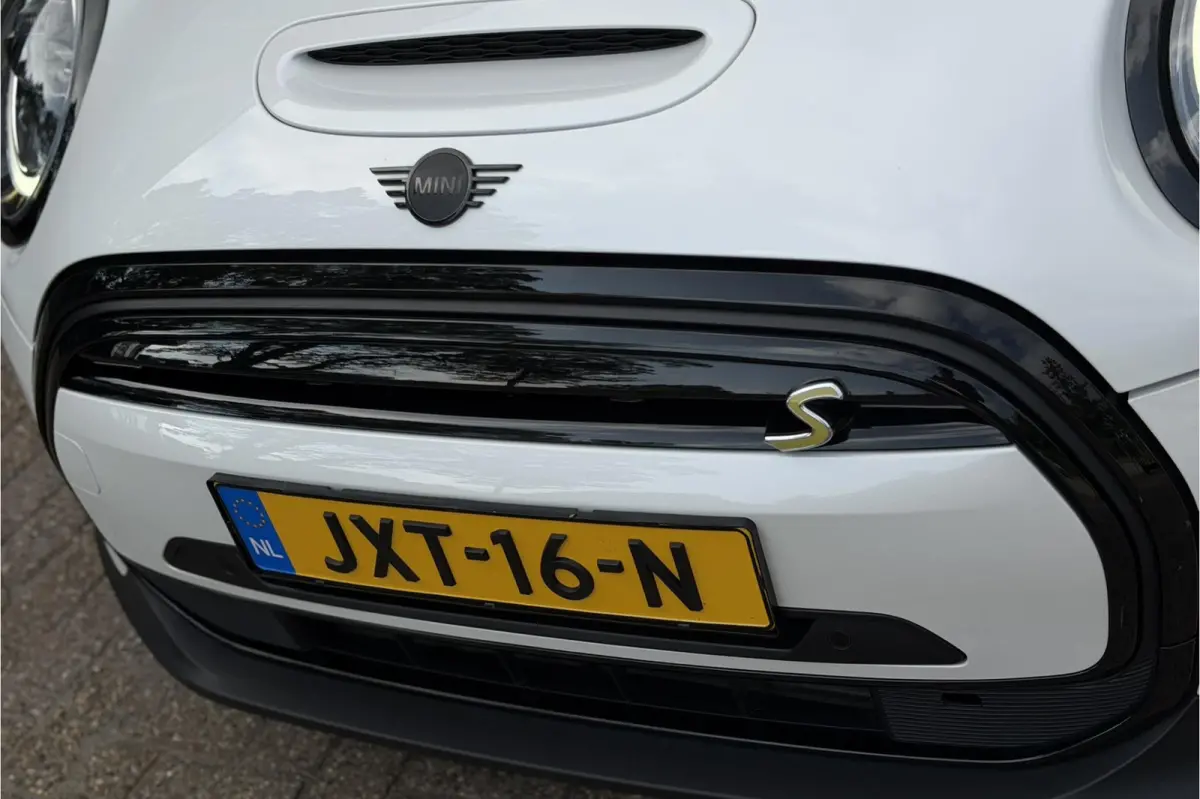 SE 33 kWh | Panodak | H/K | Head-Up | Camera | Sportleder | Comfort Access