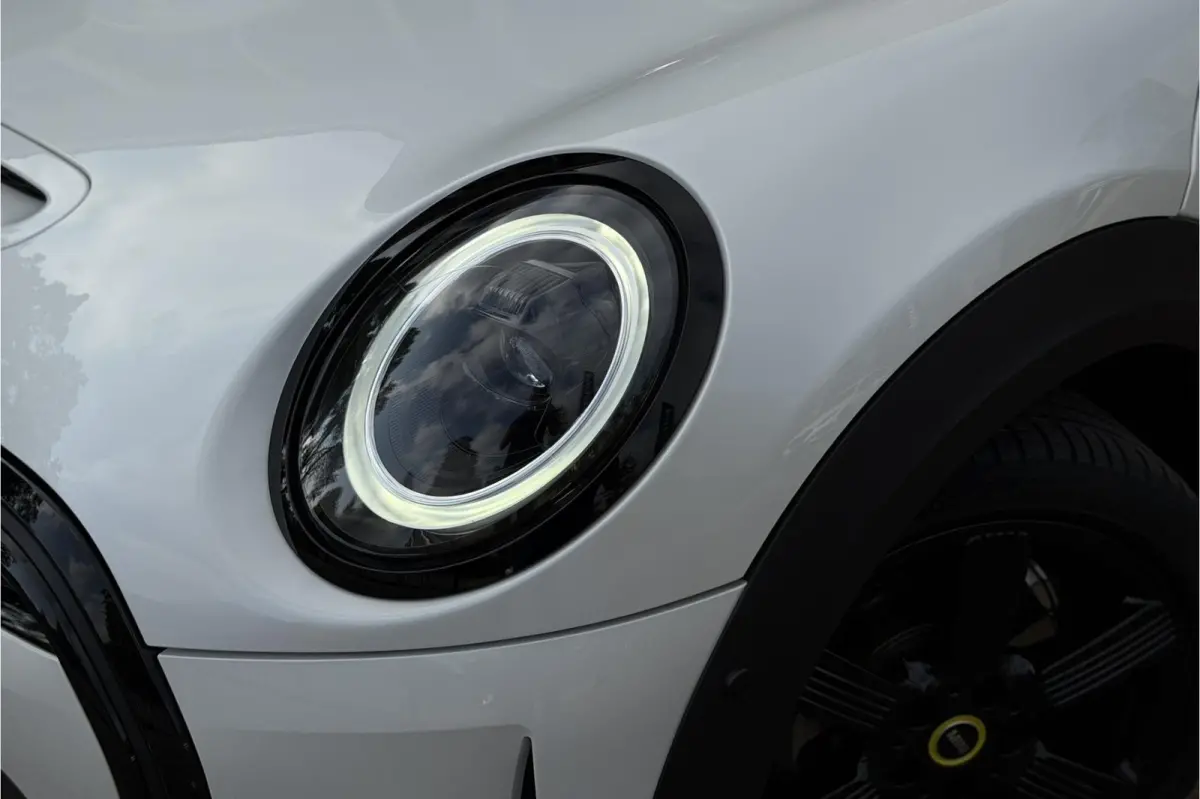 SE 33 kWh | Panodak | H/K | Head-Up | Camera | Sportleder | Comfort Access