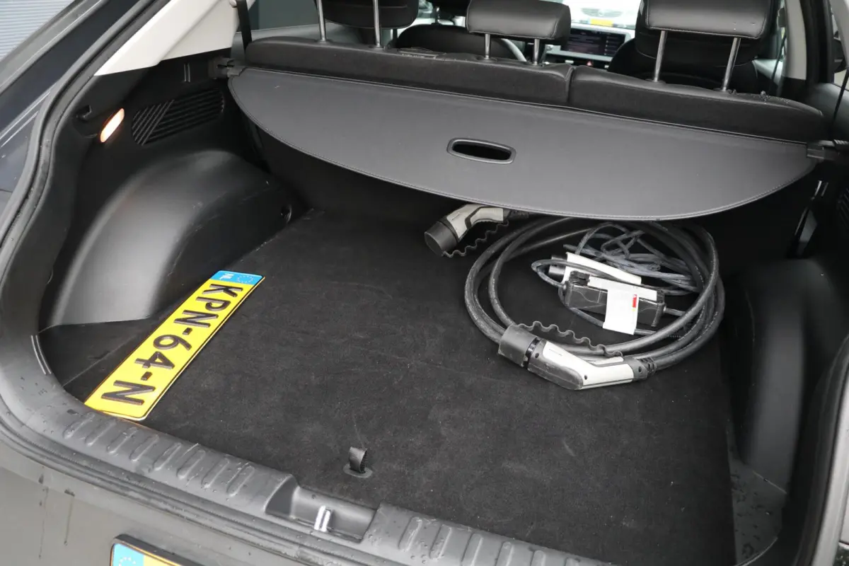 Style 58 kWh AdaptiveCruise Warmtepomp Camera AppleCarplay Leder/Stof SOH 100% 79000KM BJ2021