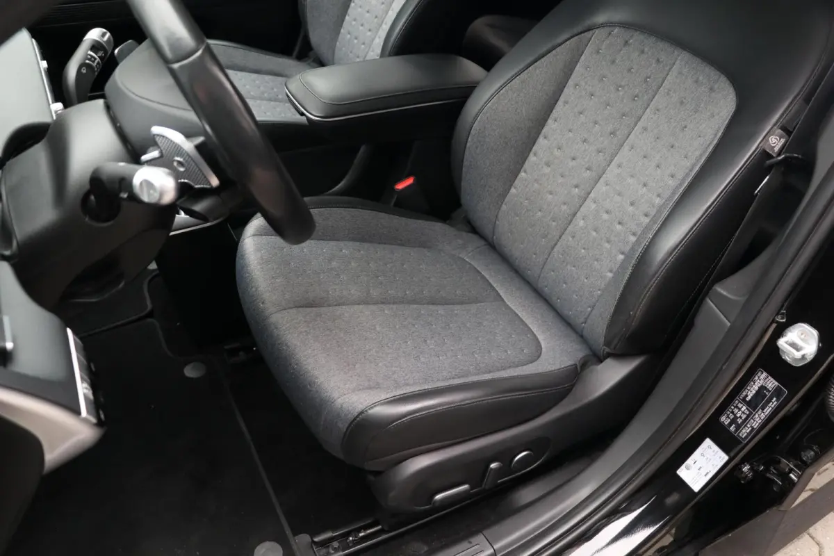 Style 58 kWh AdaptiveCruise Warmtepomp Camera AppleCarplay Leder/Stof SOH 100% 79000KM BJ2021