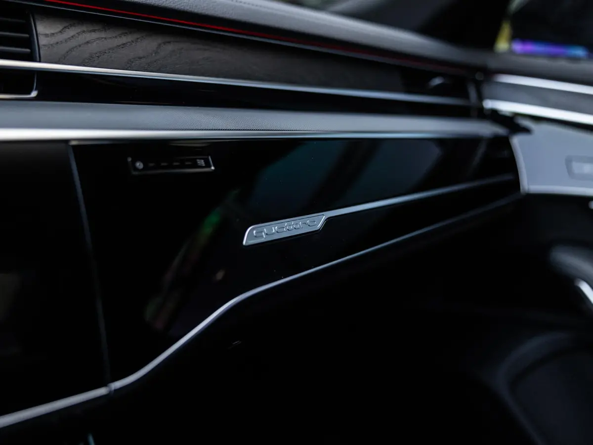 60 TFSI e quattro 462 PK | S-line l Adaptive Cruise Control l Panoramadak l Bang & Olufsen Premium 3D l Elektr. voorstoelen geheugen l Stoelventilatie/massage voorin l Head-up display l 360 