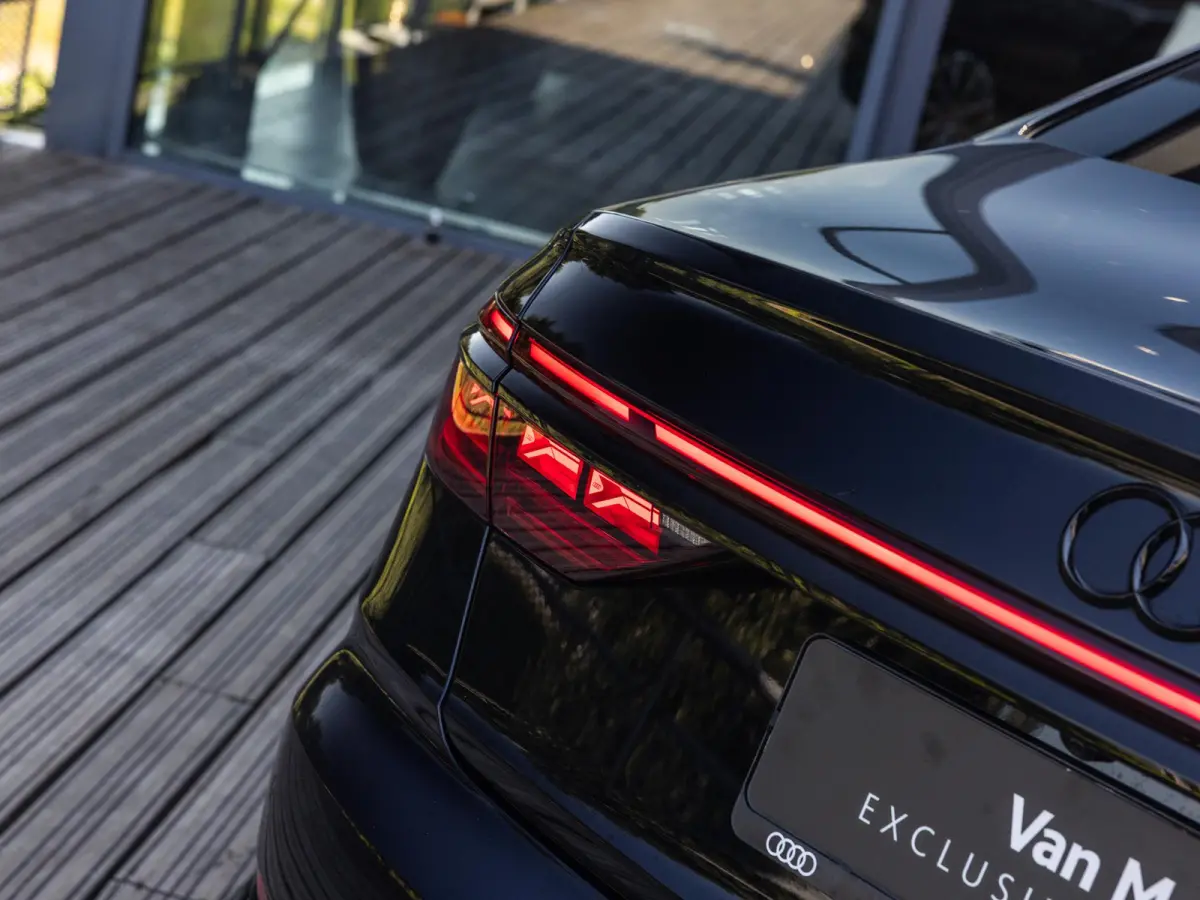 60 TFSI e quattro 462 PK | S-line l Adaptive Cruise Control l Panoramadak l Bang & Olufsen Premium 3D l Elektr. voorstoelen geheugen l Stoelventilatie/massage voorin l Head-up display l 360 
