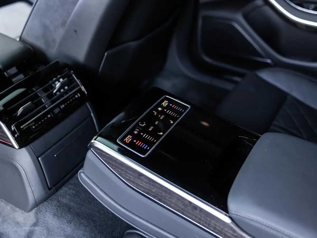 60 TFSI e quattro 462 PK | S-line l Adaptive Cruise Control l Panoramadak l Bang & Olufsen Premium 3D l Elektr. voorstoelen geheugen l Stoelventilatie/massage voorin l Head-up display l 360 