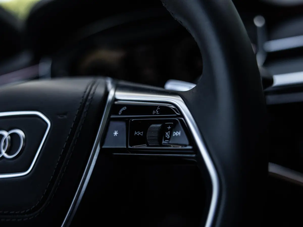 60 TFSI e quattro 462 PK | S-line l Adaptive Cruise Control l Panoramadak l Bang & Olufsen Premium 3D l Elektr. voorstoelen geheugen l Stoelventilatie/massage voorin l Head-up display l 360 