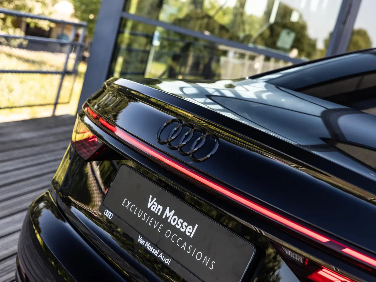 60 TFSI e quattro 462 PK | S-line l Adaptive Cruise Control l Panoramadak l Bang & Olufsen Premium 3D l Elektr. voorstoelen geheugen l Stoelventilatie/massage voorin l Head-up display l 360 