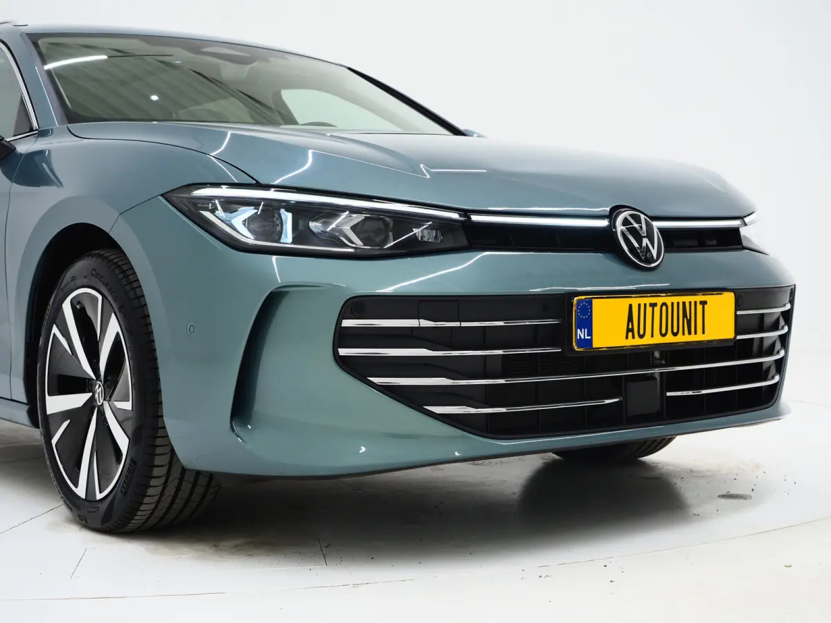 1.5 eHybrid Elegance | Panoramadak | Leder/Alcantara | Massage | Trekhaak | HUD | Keyless | Sfeerlicht