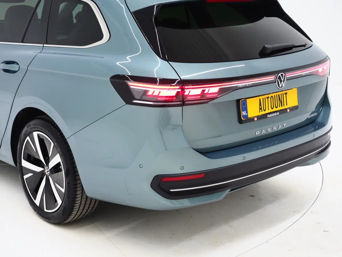 1.5 eHybrid Elegance | Panoramadak | Leder/Alcantara | Massage | Trekhaak | HUD | Keyless | Sfeerlicht