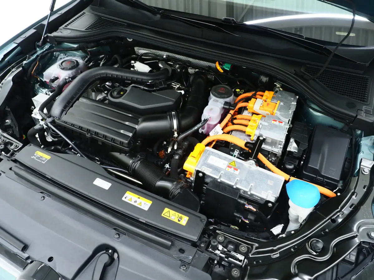 1.5 eHybrid Elegance | Panoramadak | Leder/Alcantara | Massage | Trekhaak | HUD | Keyless | Sfeerlicht
