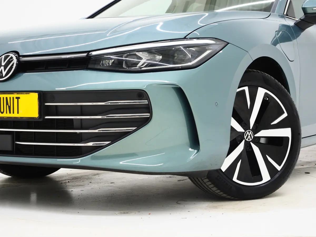 1.5 eHybrid Elegance | Panoramadak | Leder/Alcantara | Massage | Trekhaak | HUD | Keyless | Sfeerlicht