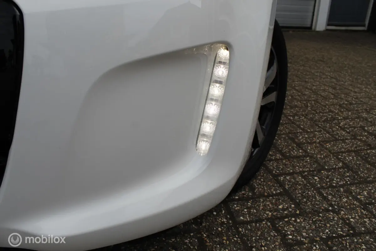 1.0-12V VTi 69PK *5-DEURS* *Nieuw Model* *Shine/Allure* *AUTOMAAT* *AIRCONDITIONING* *LEDVERLICHTING* *GROOT ORIGINEEL ENTERTAINMENTSCHERM* *ACHTERUITRIJCAMERA* *BLUETOOTH MEDIA INTERFACE/ST