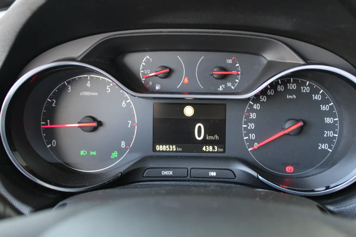 1.2 Turbo Innovation | Afneembare trekhaak | 360 camera | Elektrische achterklep | Climate control |