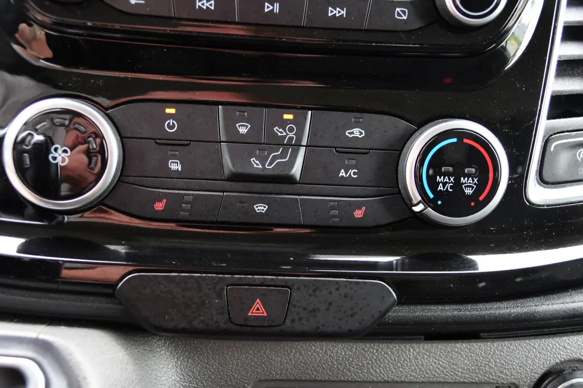 350 2.0 TDCI L3H2 Limited PB Edition Camera, Cruise, Carplay, Xenon, Automaat, 185pk, Stoelverwarming, Trekhaak, Sensoren, Uniek!