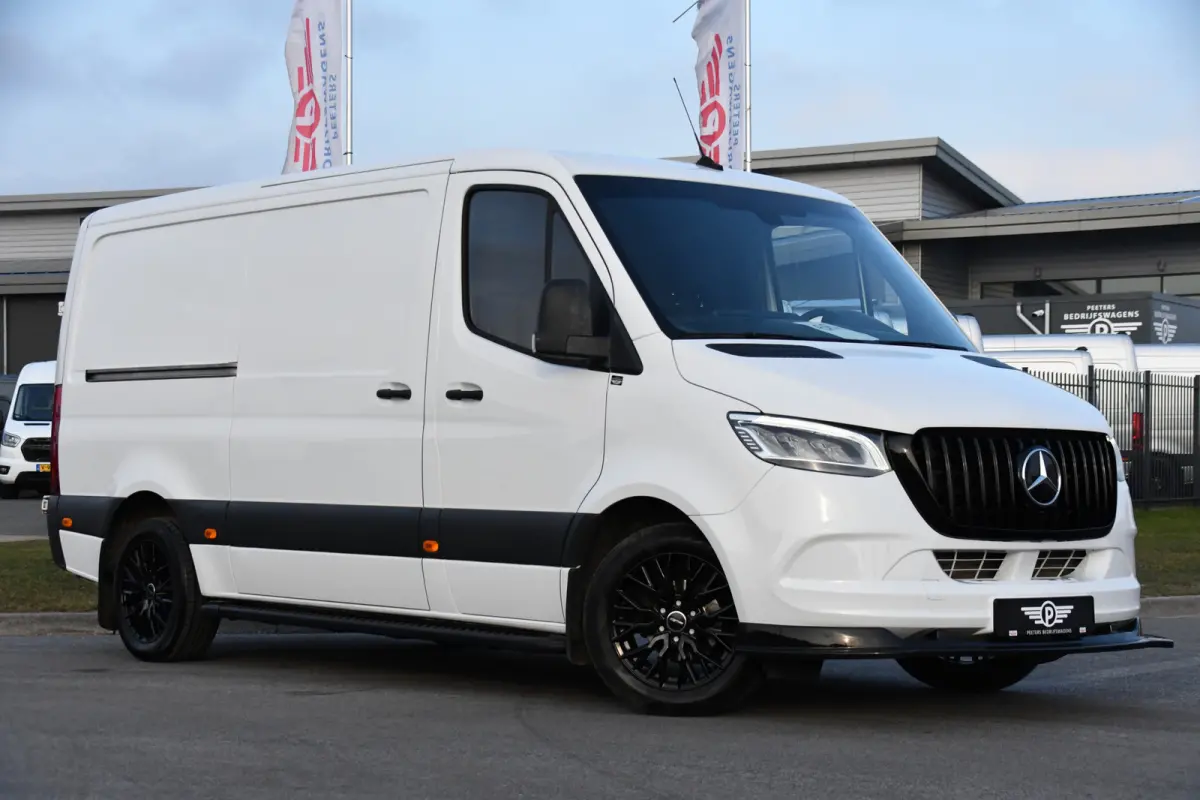 319 V6 3.0 CDI L2H1 RWD AMG Edition Camera, Cruise, Carplay, LED, 10,5'' Mbux, 3500kg Trekhaak, Standkachel, Multimedia, Stoelverwarming, Automaat, Uniek!