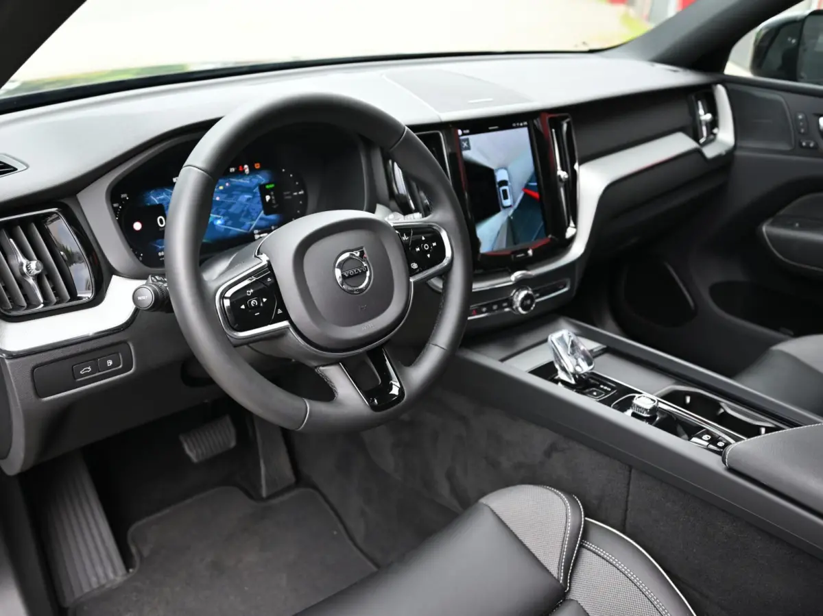 2.0 T6 R-Design AWD 398PK Long Range | Pano | Orrefors | 360 | Harmon Kardon | Keyless | ACC | Stoelverwarming voor+achter | Memory | Leder | Carplay | Trekhaak | Stuurwielverwarming | Digit