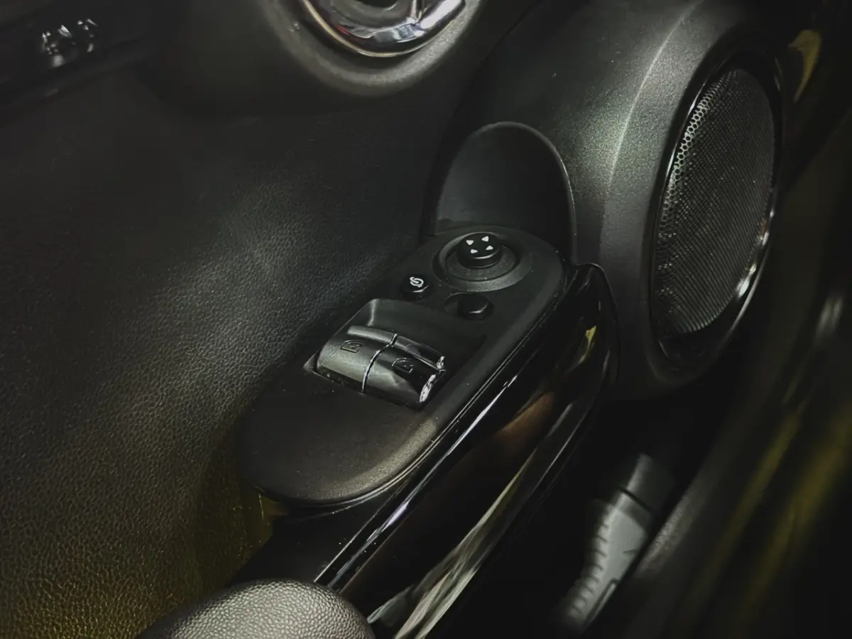 1.5 Cooper 60 Years Edition NL auto sportstoelen | leer | navi | led | harman kardon | pano dak | head up | dealer onderhouden