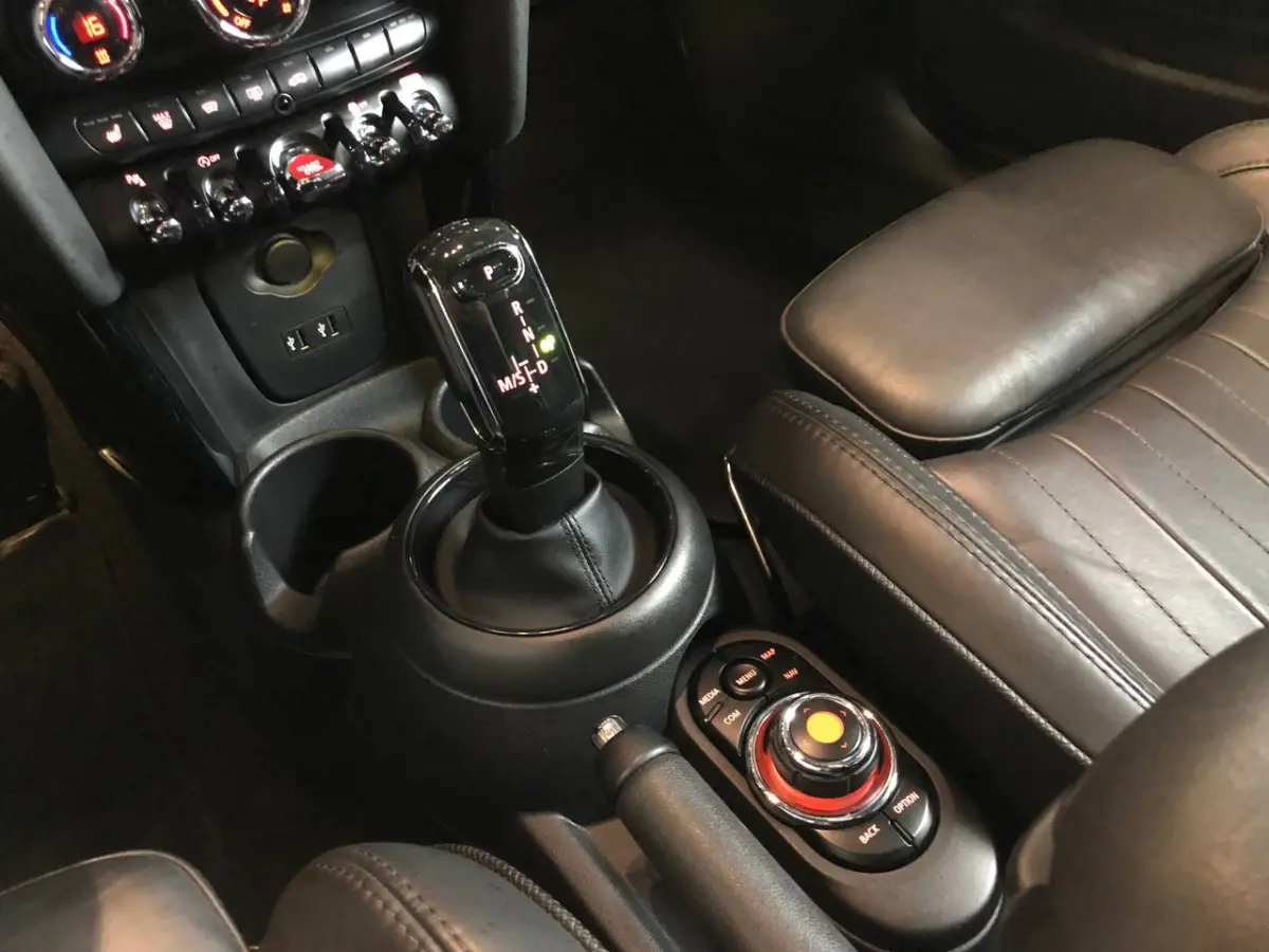 1.5 Cooper 60 Years Edition NL auto sportstoelen | leer | navi | led | harman kardon | pano dak | head up | dealer onderhouden