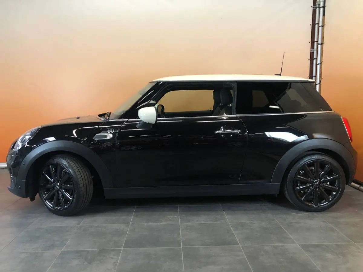1.5 Cooper 60 Years Edition NL auto sportstoelen | leer | navi | led | harman kardon | pano dak | head up | dealer onderhouden