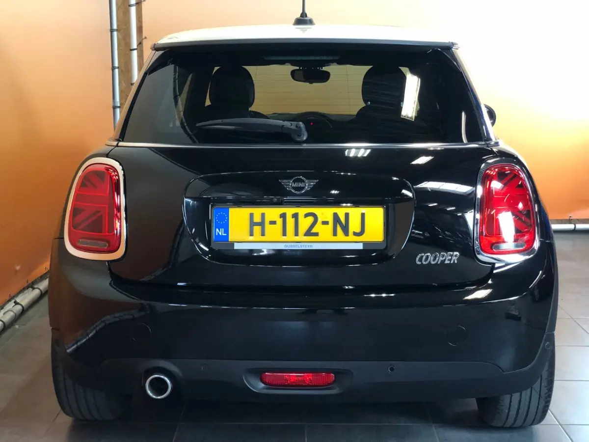 1.5 Cooper 60 Years Edition NL auto sportstoelen | leer | navi | led | harman kardon | pano dak | head up | dealer onderhouden