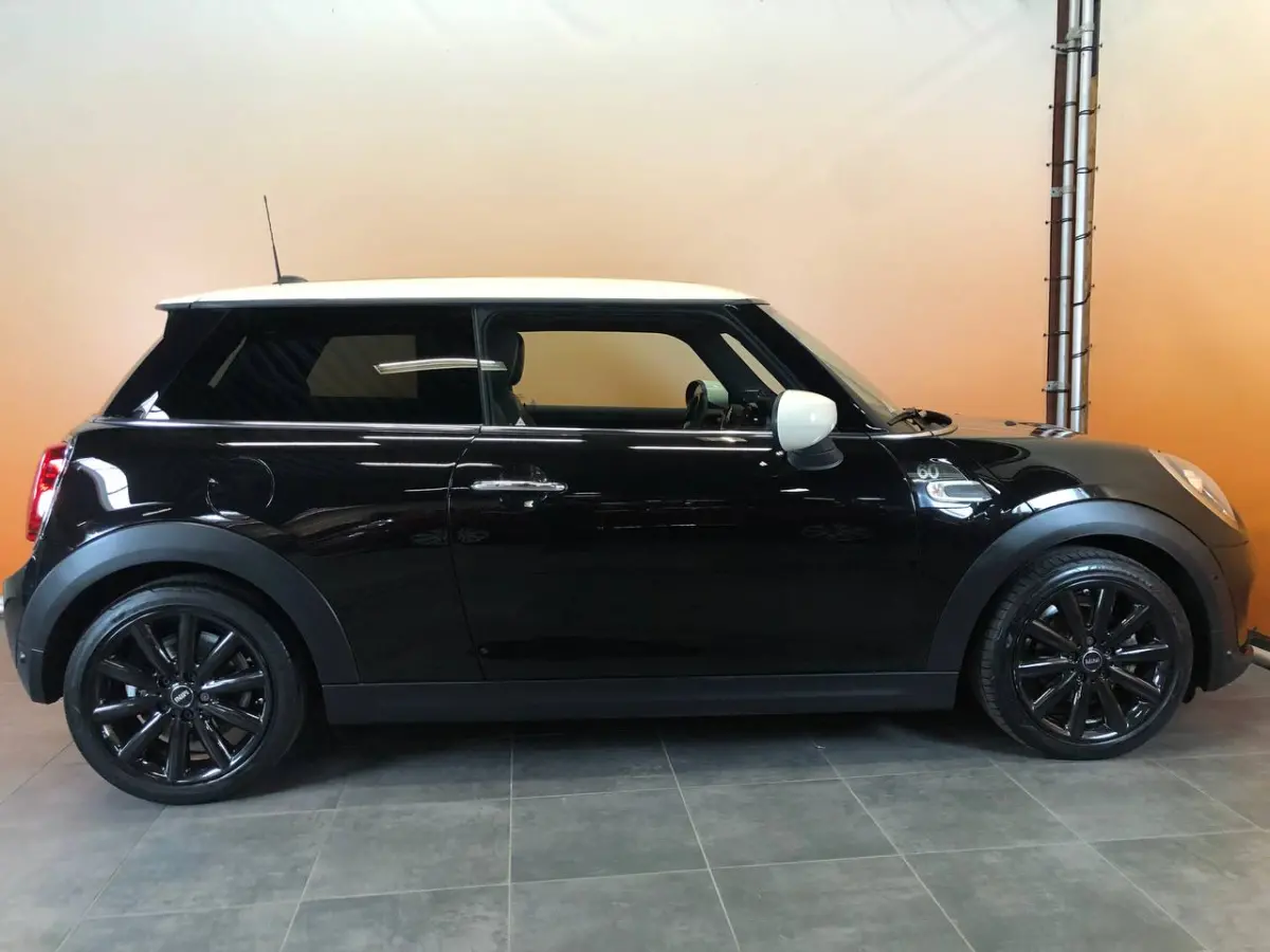1.5 Cooper 60 Years Edition NL auto sportstoelen | leer | navi | led | harman kardon | pano dak | head up | dealer onderhouden