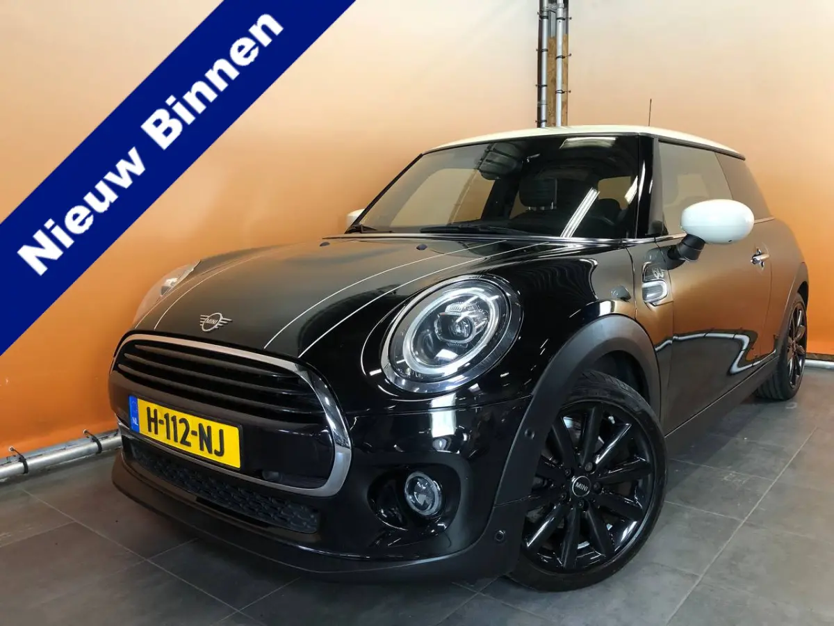 1.5 Cooper 60 Years Edition NL auto sportstoelen | leer | navi | led | harman kardon | pano dak | head up | dealer onderhouden