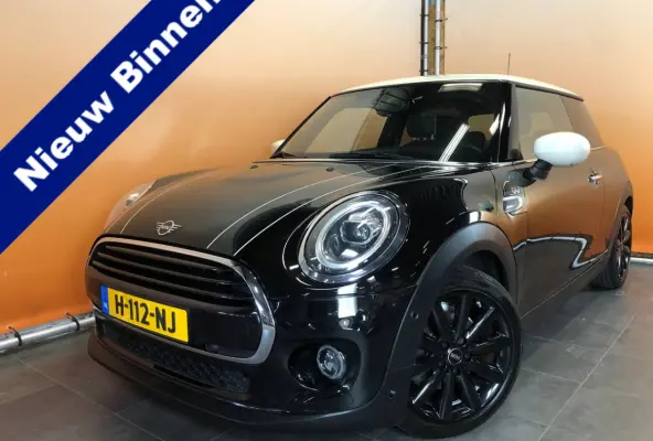 1.5 Cooper 60 Years Edition NL auto sportstoelen | leer | navi | led | harman kardon | pano dak | head up | dealer onderhouden