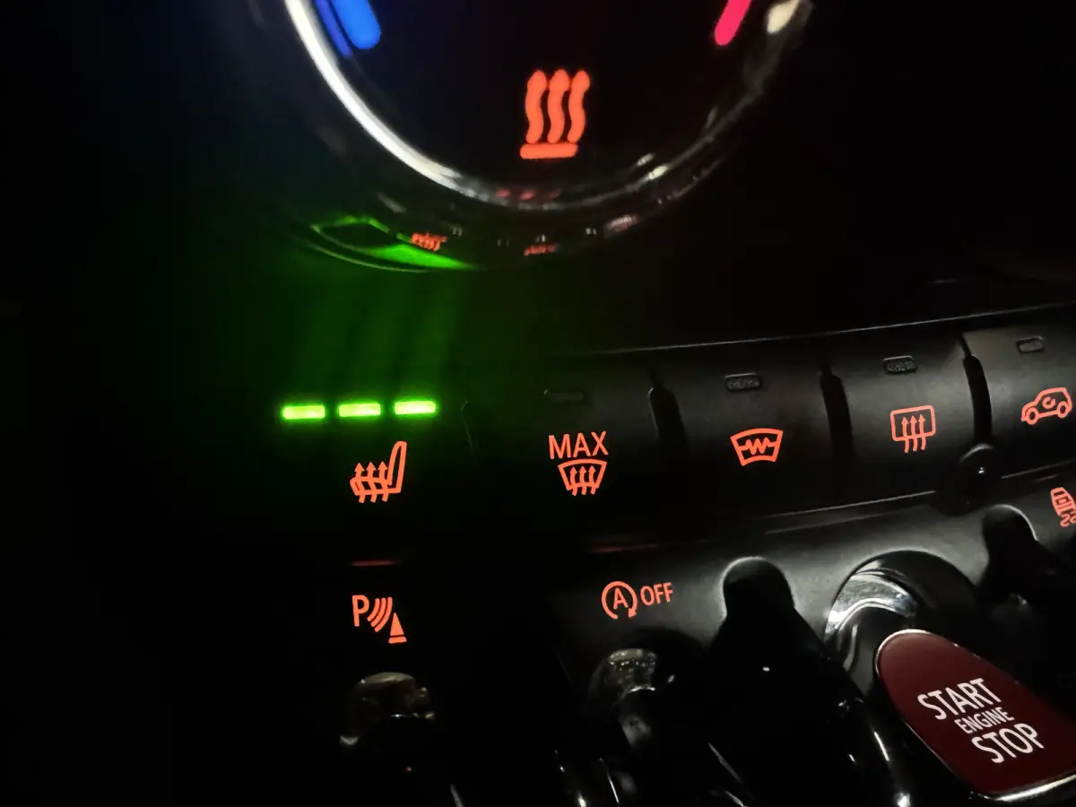 1.5 Cooper 60 Years Edition NL auto sportstoelen | leer | navi | led | harman kardon | pano dak | head up | dealer onderhouden